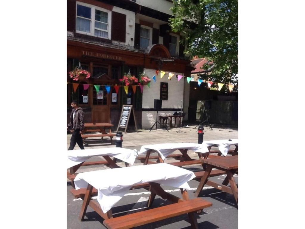 The Forester Ealing London Bagian luar foto